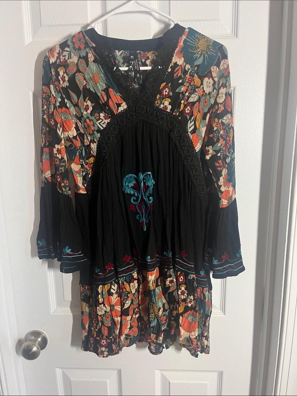 Boho Floral Embroidered Women's Tunic Top - Black